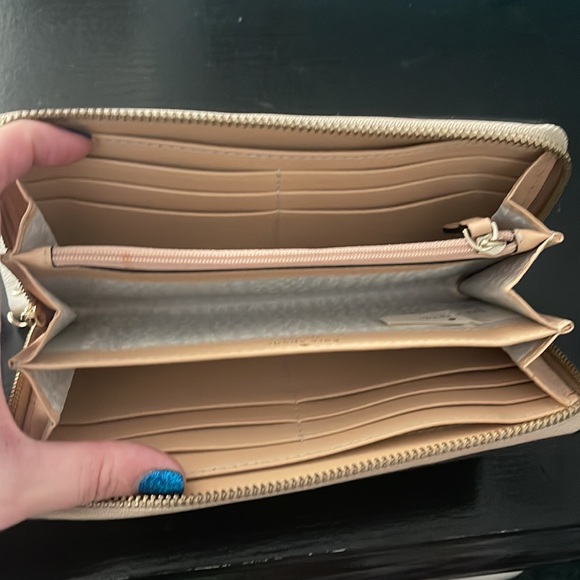 Light gray Kate spade wallet. Used one week. - Picture 4 of 5